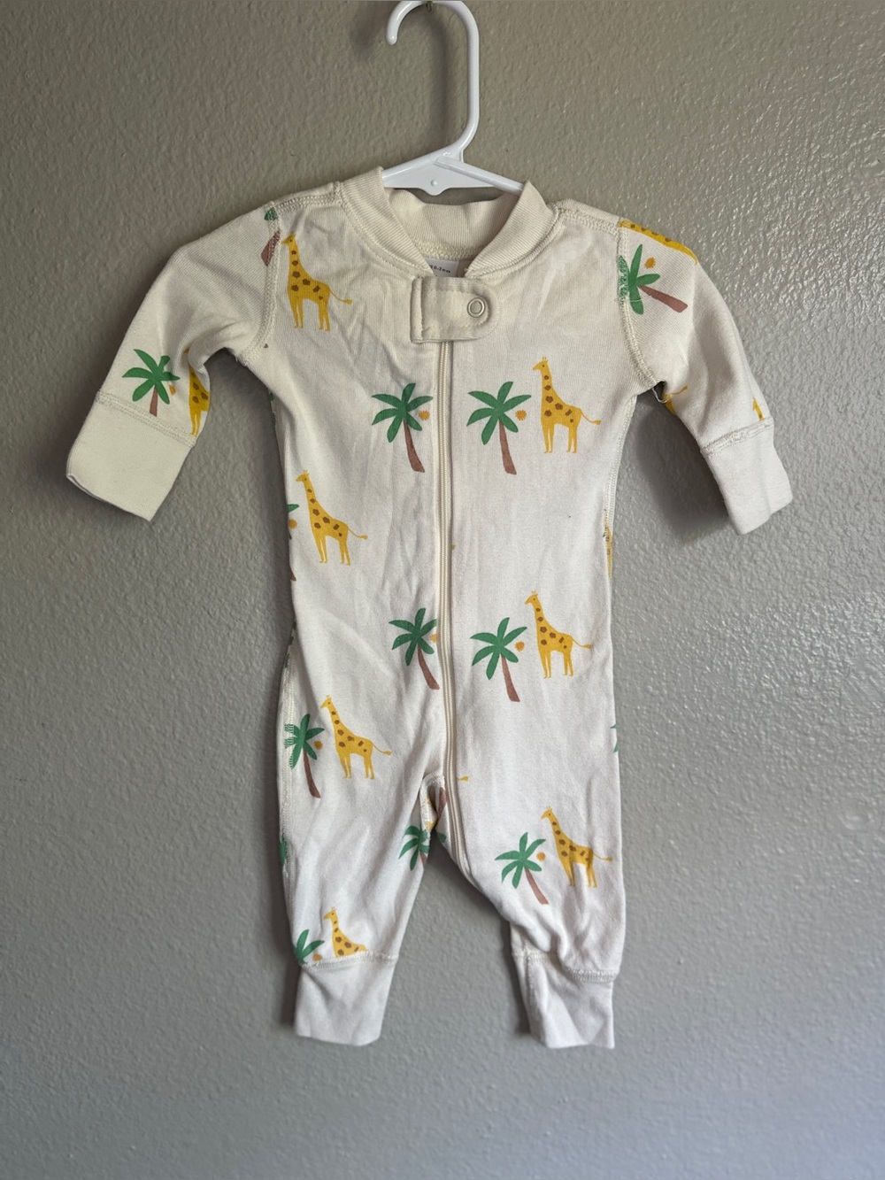 Hanna Andersson size 0-3 months giraffe print zip pajama in 100% organic cotton